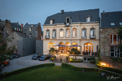 3-hotel_outside_evening